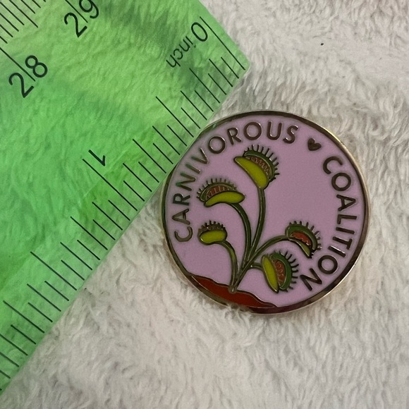 Jewelry - Carnivorous coalition Venus fly trap plant lapel pin
